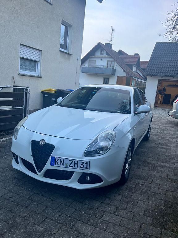Gebraucht Alfa Romeo Giulietta 105 PS (77 kW) 2012 Weiß Kleinwagen
