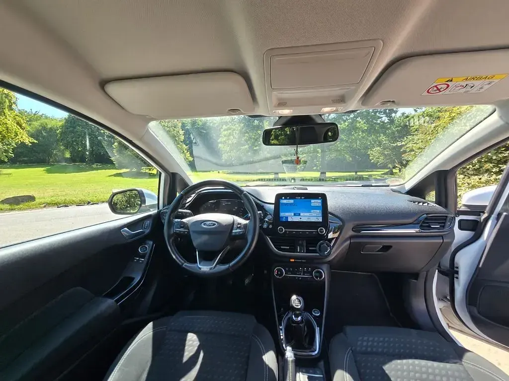 Gebraucht Ford Fiesta Titanium 101 PS (74 kW) 2017 Weiß Kleinwagen