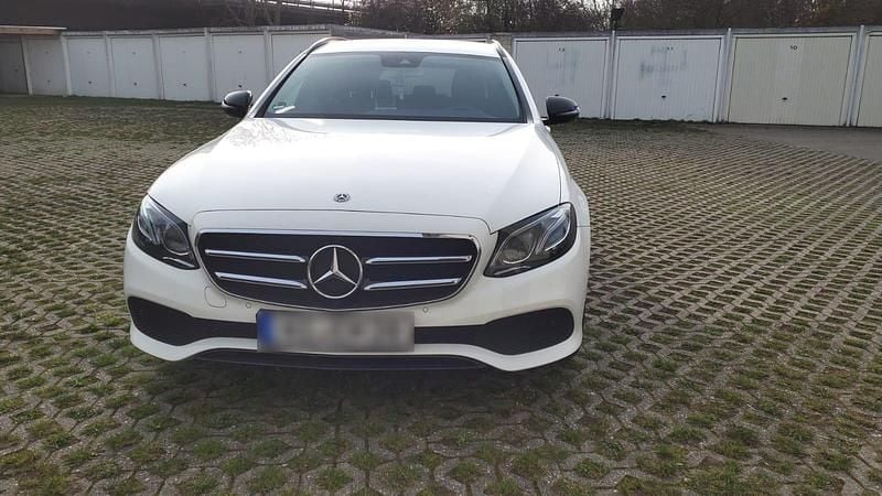 Gebraucht Mercedes E220 194 PS (142 kW) 2017 Weiß Kombi