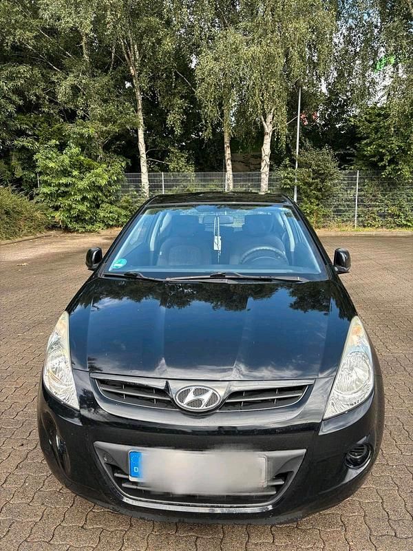 Schwarz Gebraucht 2011 Hyundai i20 Kleinwagen | 2.200 € (Fairer Preis) - Bild 1/4