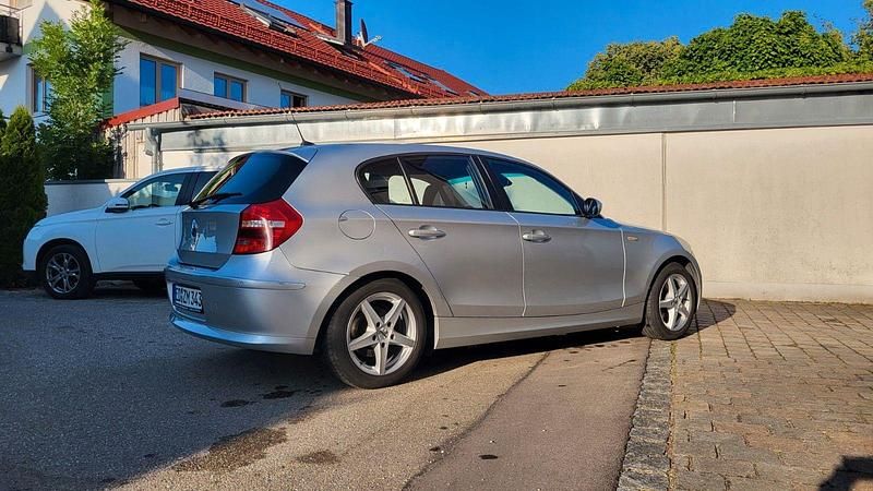 Silber Gebraucht 2008 BMW 116 Kleinwagen | 4.000 € (Fairer Preis) - Bild 1/4