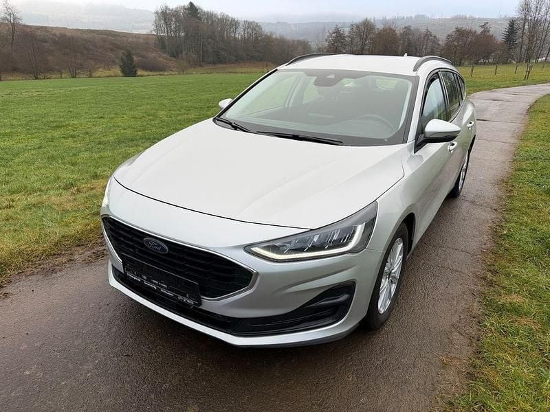 Silber Gebraucht 2022 Ford Focus Cool & Connect Limousine | 16.490 € (Superpreis) - Bild 1/4