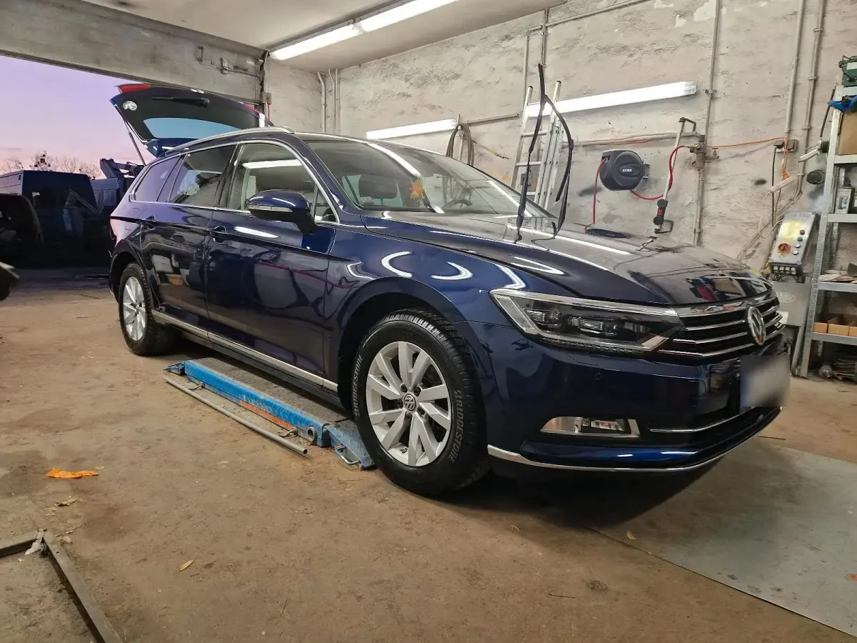 Gebraucht VW Passat 190 PS (139 kW) 2019 Blau Kombi