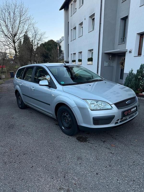 Silber Gebraucht 2006 Ford Focus Kombi | 2.799 € (Etwas zu teuer) - Bild 1/4