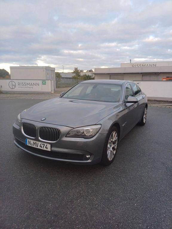 Gebraucht BMW 730 245 PS (180 kW) 2010 Grau Limousine