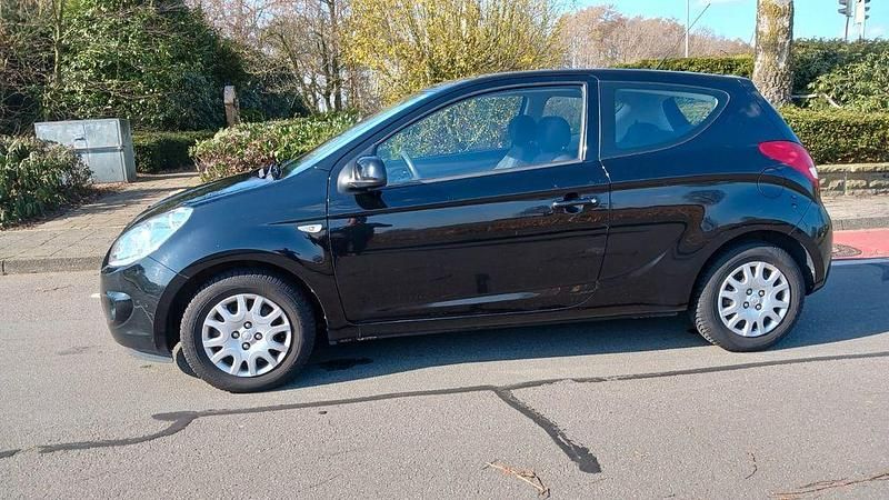 Gebraucht Hyundai i20 Edition+ 77 PS (56 kW) 2010 Schwarz Kleinwagen