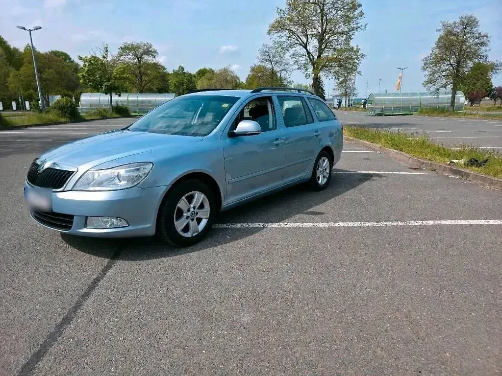 Gebraucht Skoda Octavia Ambiente 105 PS (77 kW) 2010 Blau Kombi