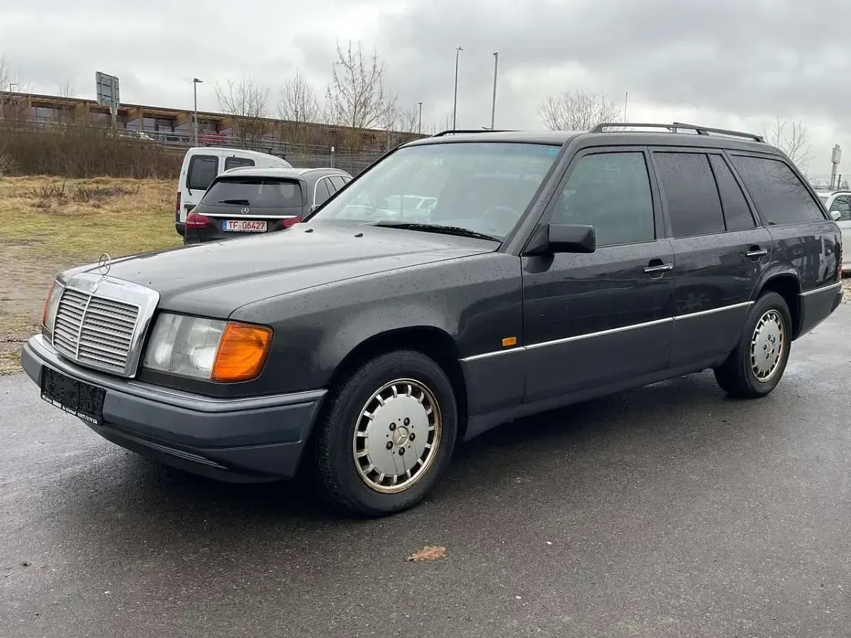 Gebraucht Mercedes E320 220 PS (161 kW) 1993 Grau Kombi