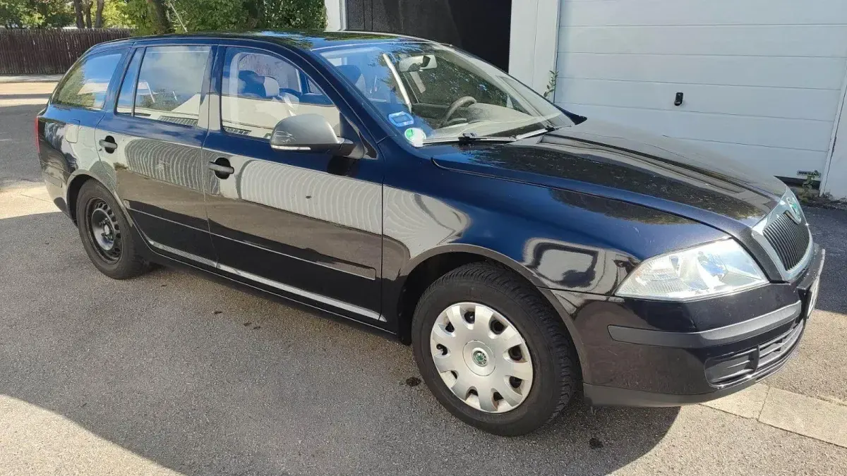 Gebraucht Skoda Octavia Classic 102 PS (75 kW) 2011 Schwarz Kombi