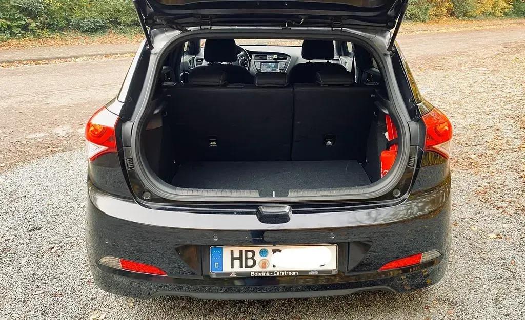Gebraucht Hyundai i20 YES! 84 PS (61 kW) 2017 Schwarz Limousine