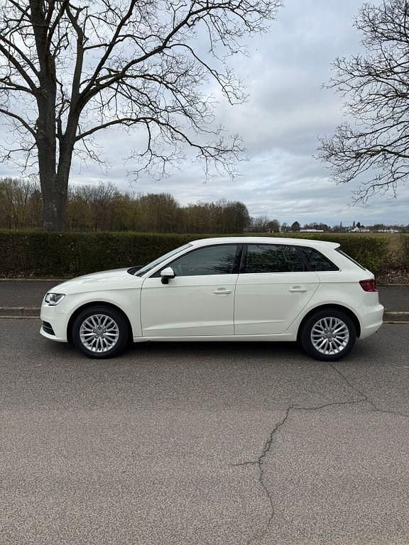 Gebraucht Audi A3 105 PS (77 kW) 2013 Weiß Limousine