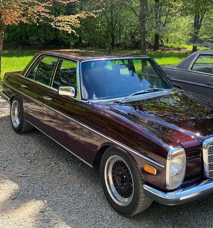 Rot Gebraucht 1974 Mercedes 250/8 Limousine | 29.250 € - Bild 1/4