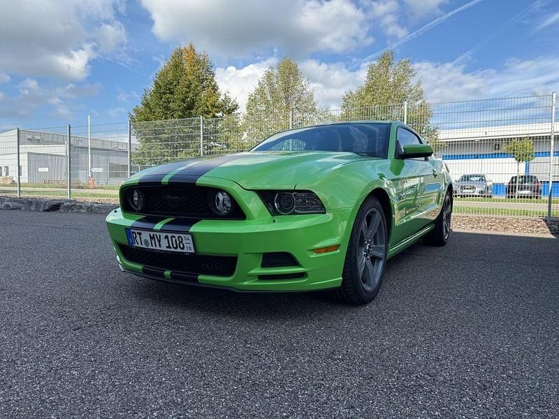 Grün Gebraucht 2013 Ford Mustang GT Coupé | 25.890 € (Fairer Preis) - Bild 1/4