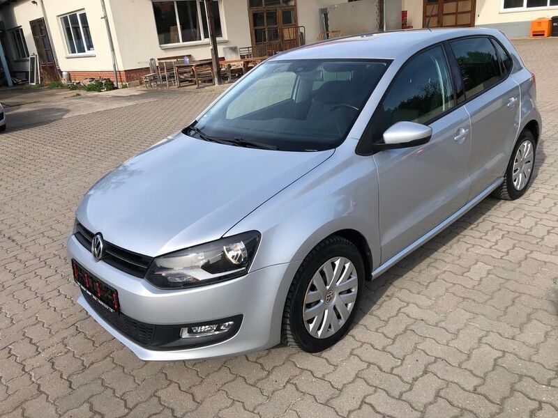 Silber Gebraucht 2010 VW Polo Team Limousine | 4.990 € (Fairer Preis) - Bild 1/4