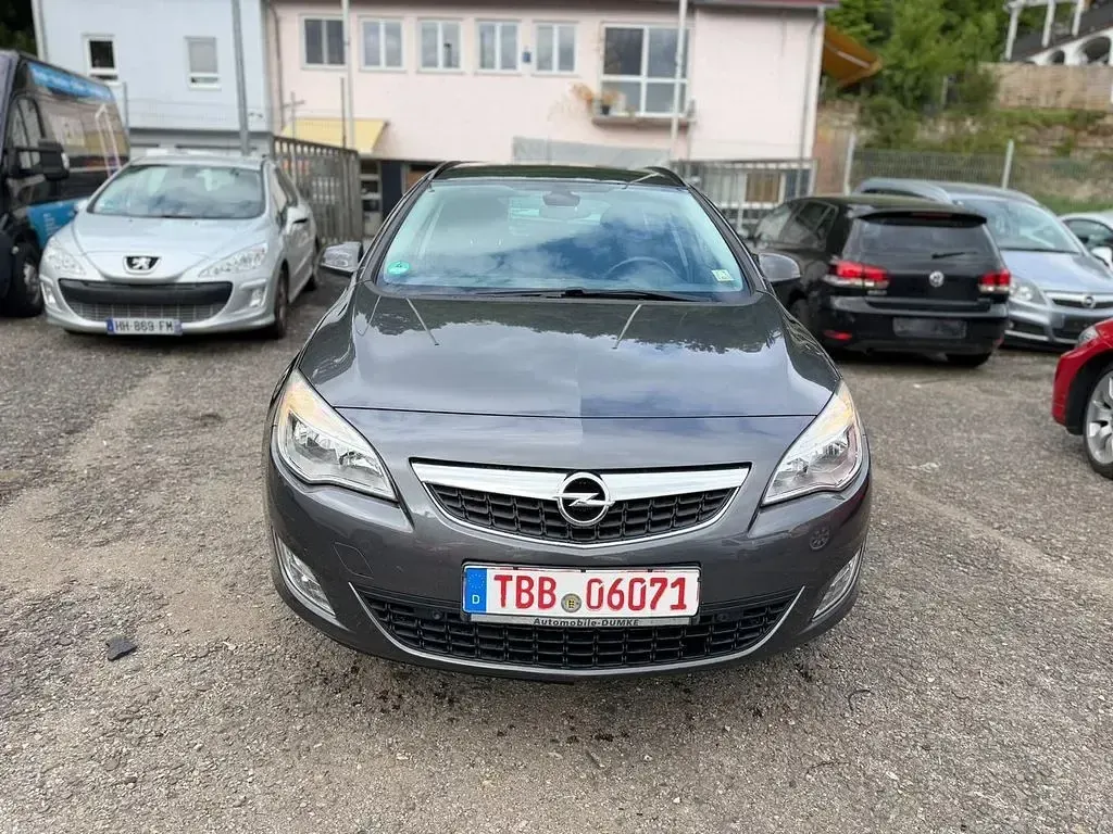 Gebraucht Opel Astra 160 PS (117 kW) 2011 Grau Kombi
