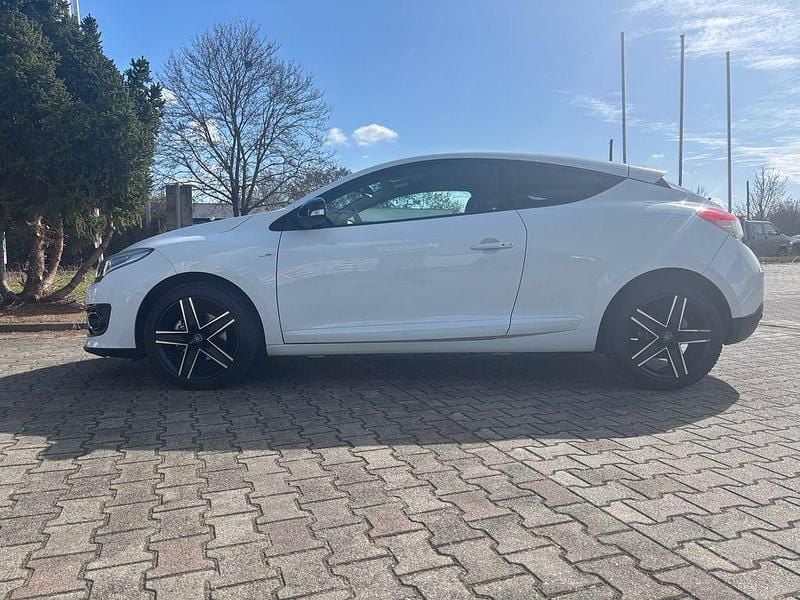 Gebraucht Renault Mégane Bose Edition 132 PS (97 kW) 2014 Weiß Coupé