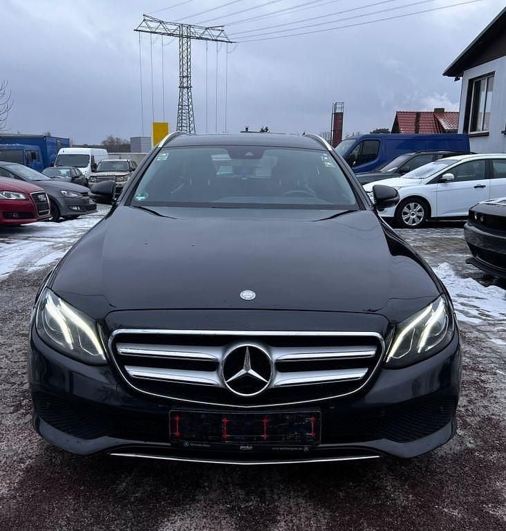Gebraucht Mercedes E200 184 PS (135 kW) 2017 Schwarz Kombi