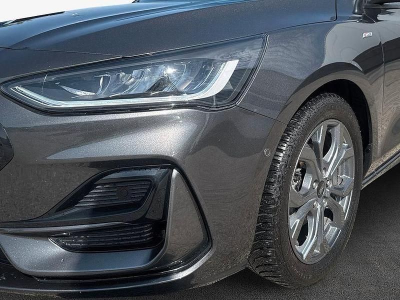 Gebraucht Ford Focus ST-Line X 125 PS (91 kW) 2023 Magnetic grau metallic Kombi