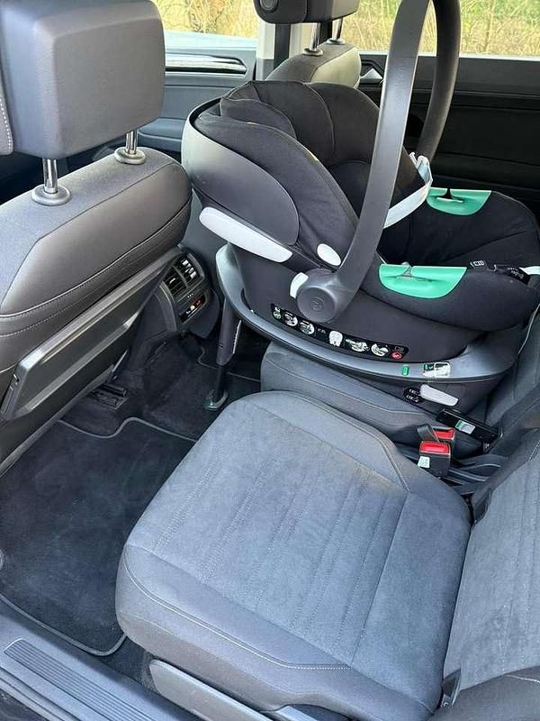 Gebraucht VW Touran Comfortline 150 PS (110 kW) 2023 Schwarz Van / Kleinbus