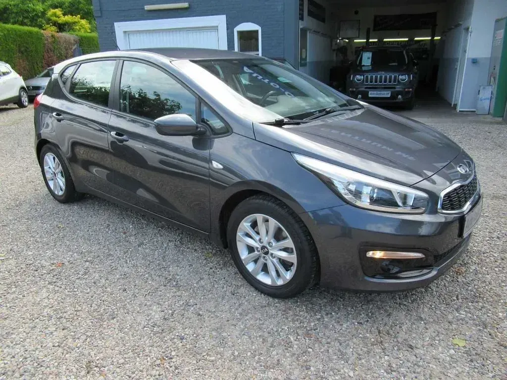 Gebraucht Kia Ceed Edition 7 99 PS (72 kW) 2016 Grau Kleinwagen