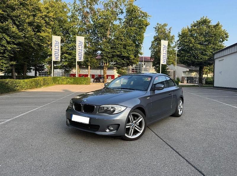 Grau Gebraucht 2012 BMW 120 Kleinwagen | 5.999 € (Superpreis) - Bild 1/4