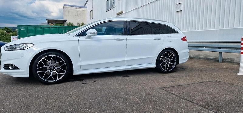 Weiß Gebraucht 2016 Ford Mondeo ST-Line Kombi | 17.400 € - Bild 1/4