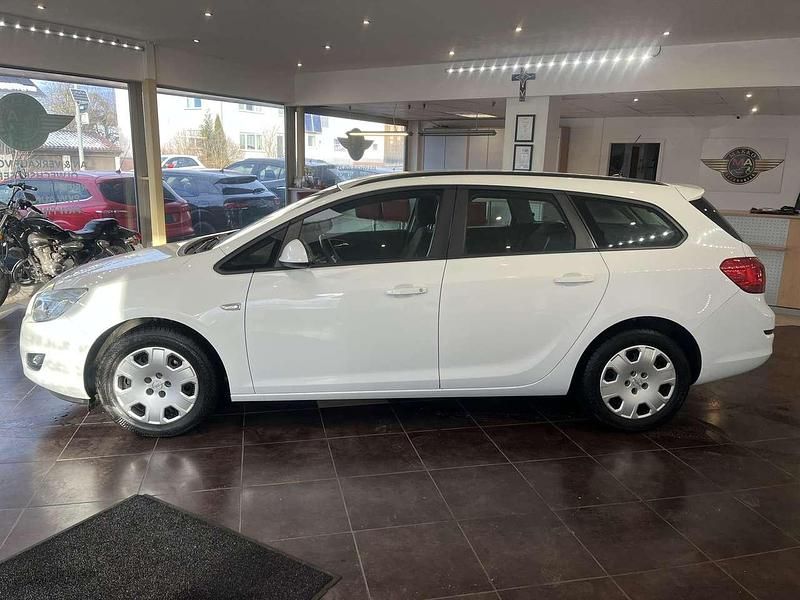 Gebraucht Opel Astra Edition 110 PS (80 kW) 2012 Weiß Kombi