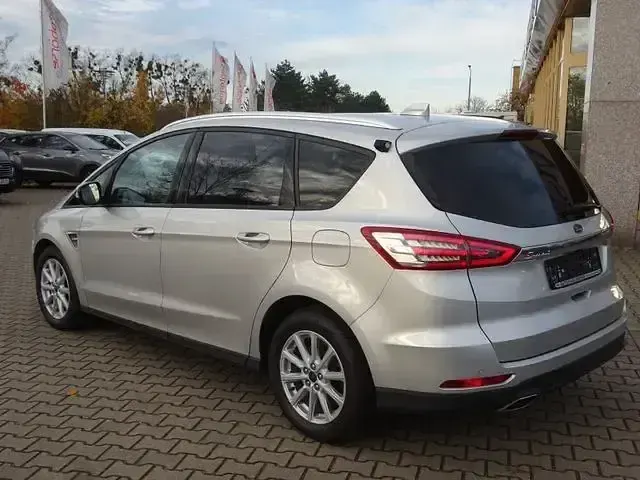 Używany Ford S-MAX S 190 KM (139 kW) 2021 Srebrny Minivan