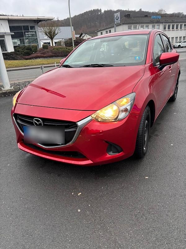 Gebraucht Mazda 2 74 PS (54 kW) 2015 Rot Kleinwagen