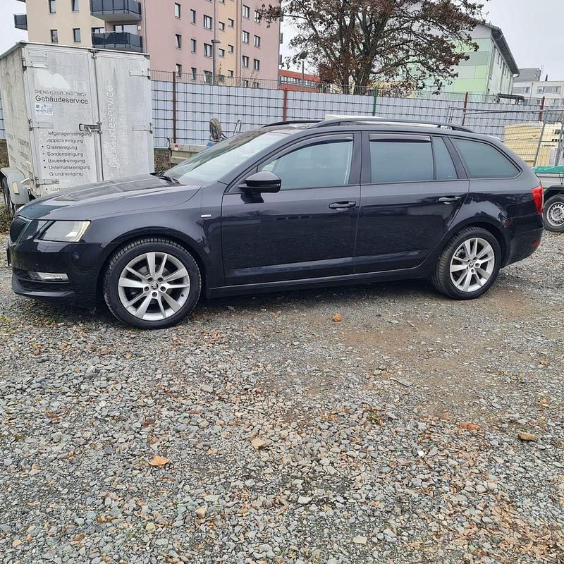 Schwarz Gebraucht 2018 Skoda Octavia Ambition Kombi | 11.990 € (Fairer Preis) - Bild 1/4