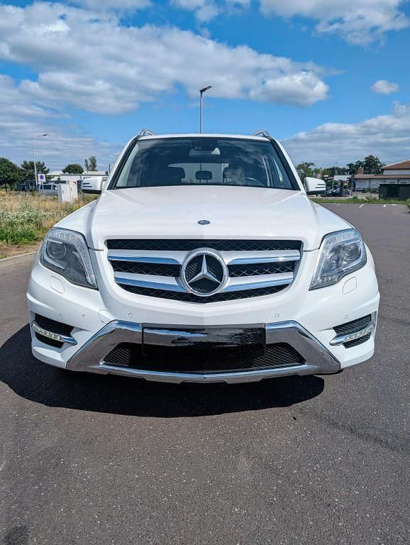 Weiß Gebraucht 2012 Mercedes GLK220 AMG SUV | 18.000 € (Fairer Preis) - Bild 1/4
