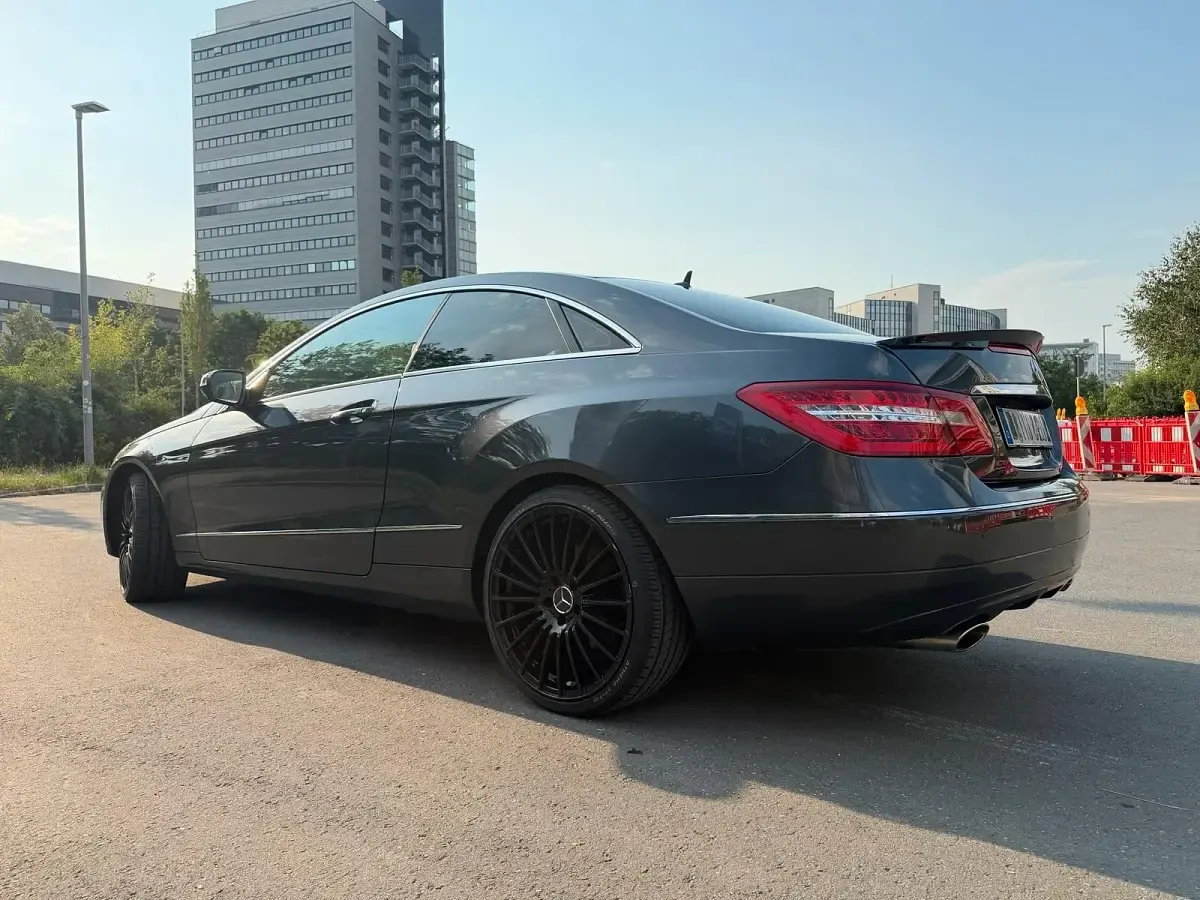 Gebraucht Mercedes E350 231 PS (169 kW) 2009 Grau Coupé