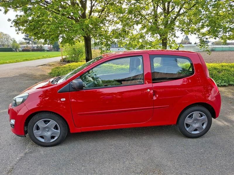 Second-hand Renault Twingo Dynamique 75 CP (55 kW) 2012 Roșu Hatchback