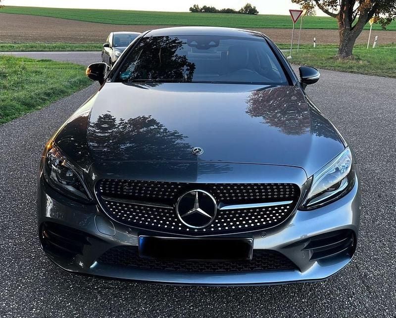 Schwarz Gebraucht 2018 Mercedes C300 AMG Coupé | 30.100 € (Fairer Preis) - Bild 1/4