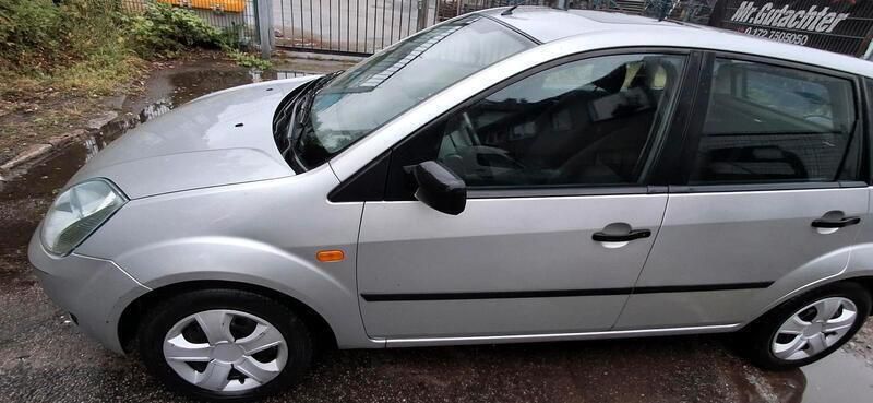 Silber Gebraucht 2004 Ford Fiesta Kleinwagen | 500 € (Superpreis) - Bild 1/4