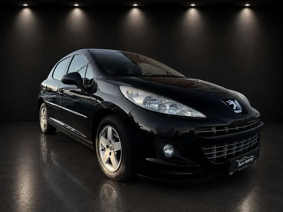 Gebraucht Peugeot 207 Forever 95 PS (69 kW) 2012 Schwarz Limousine