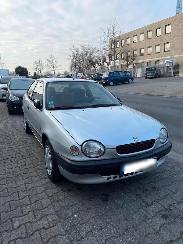 Gebraucht Toyota Corolla 86 PS (63 kW) 1998 Silber Kleinwagen