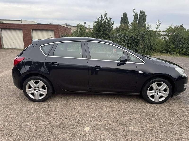 Gebraucht Opel Astra 101 PS (74 kW) 2010 Schwarz Kleinwagen