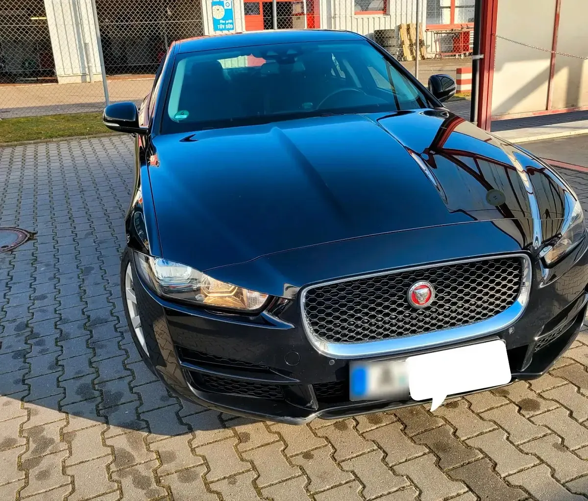 Gebraucht Jaguar XE 179 PS (131 kW) 2016 Schwarz Limousine