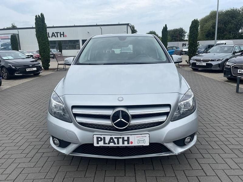 Gebraucht Mercedes B180 122 PS (89 kW) 2013 Silber Van / Kleinbus