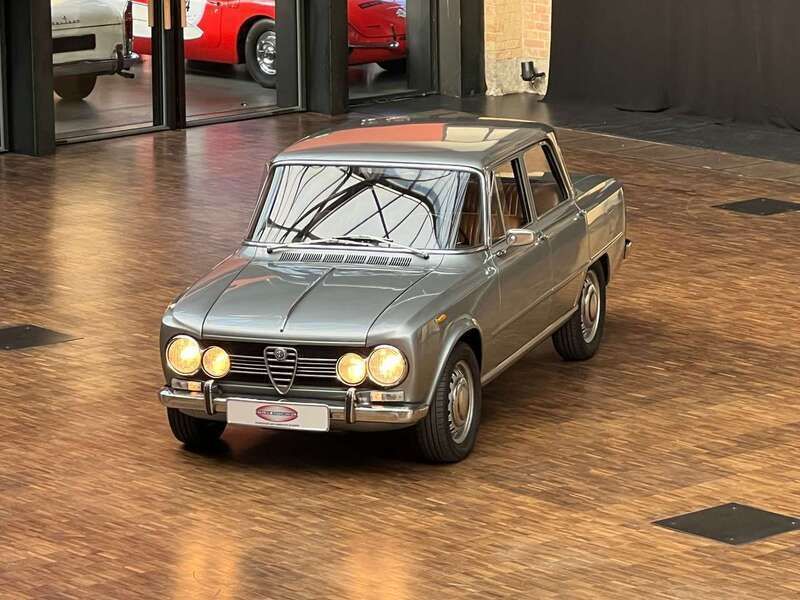 Grau Gebraucht 1967 Alfa Romeo Giulia Super Limousine | 42.300 € - Bild 1/4