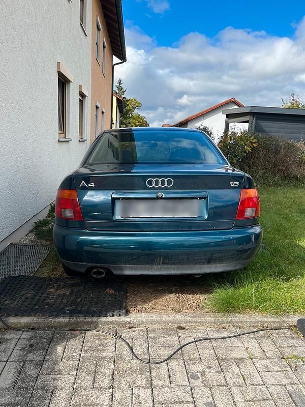 Grün Gebraucht 1996 Audi A4 Limousine | 2.900 € (Teuer) - Bild 1/4