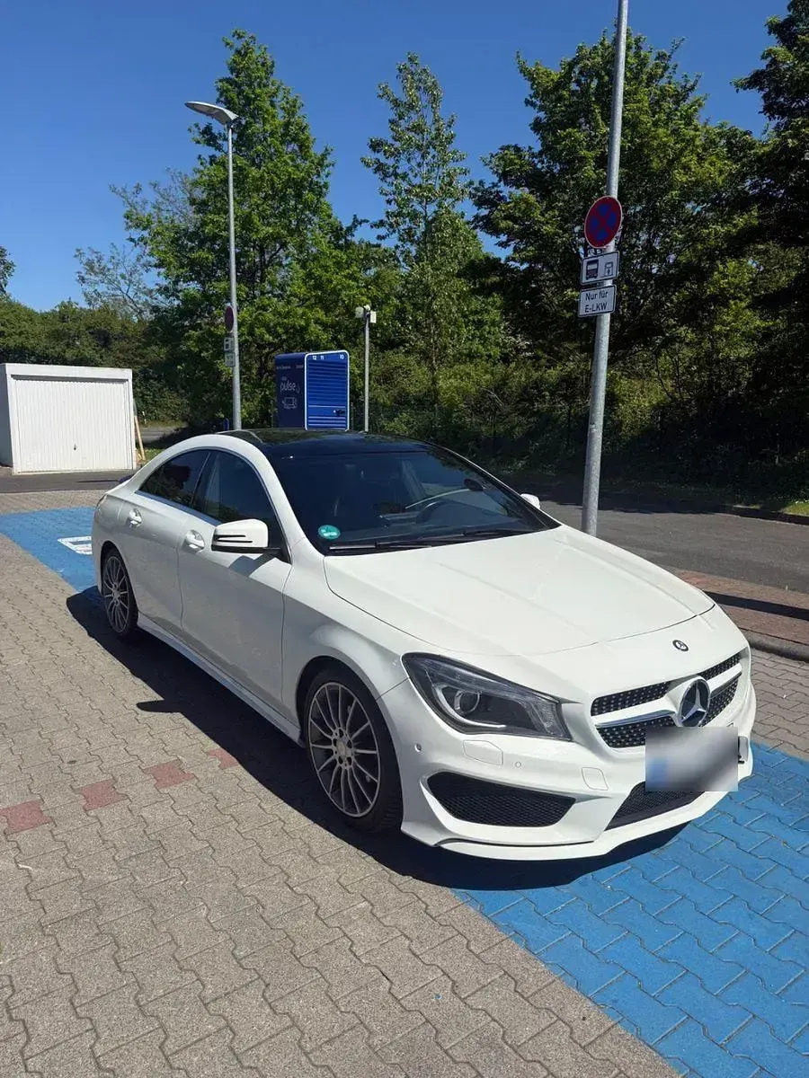 Gebraucht Mercedes CLA200 AMG line 156 PS (114 kW) 2013 Weiß Coupé