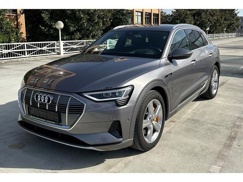 Taifungrau (metallic) Gebraucht 2020 Audi 50 Advanced Kleinwagen | 28.899 € - Bild 1/4