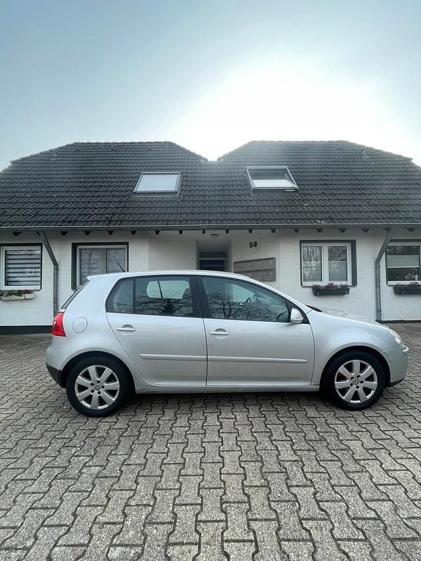 Gebraucht VW Golf V 105 PS (77 kW) 2006 Silber Kleinwagen