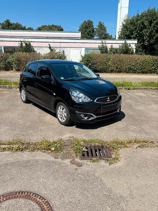 Schwarz Gebraucht 2016 Mitsubishi Space Star Edition+ Kleinwagen | 5.500 € (Fairer Preis) - Bild 1/4