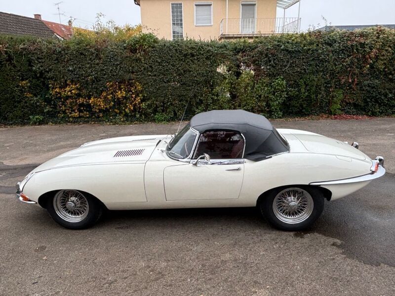 Weiß Gebraucht 1968 Jaguar E-Type Cabrio | 95.000 € - Bild 1/4