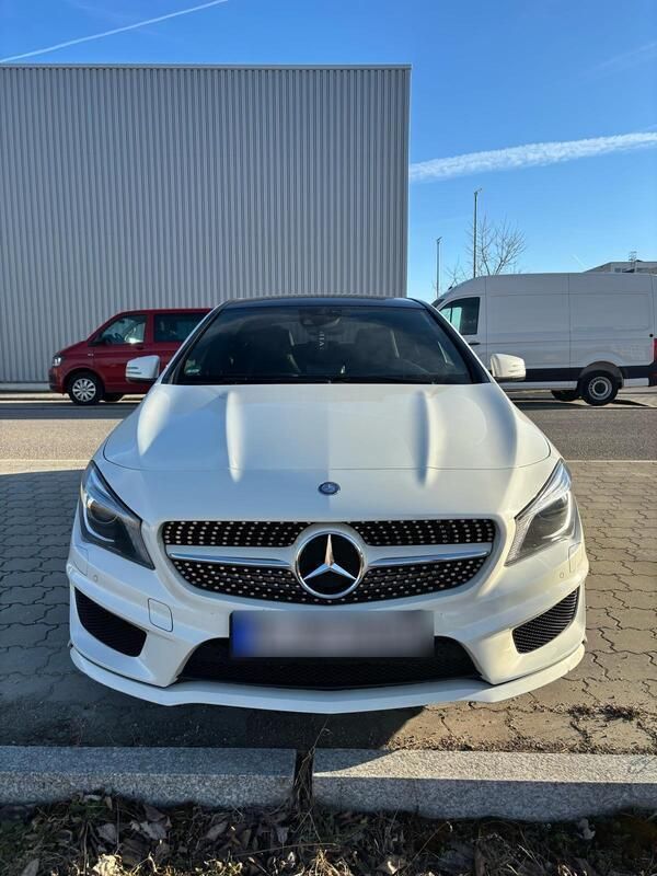 Weiß Gebraucht 2014 Mercedes CLA200 Coupé | 14.990 € - Bild 1/4