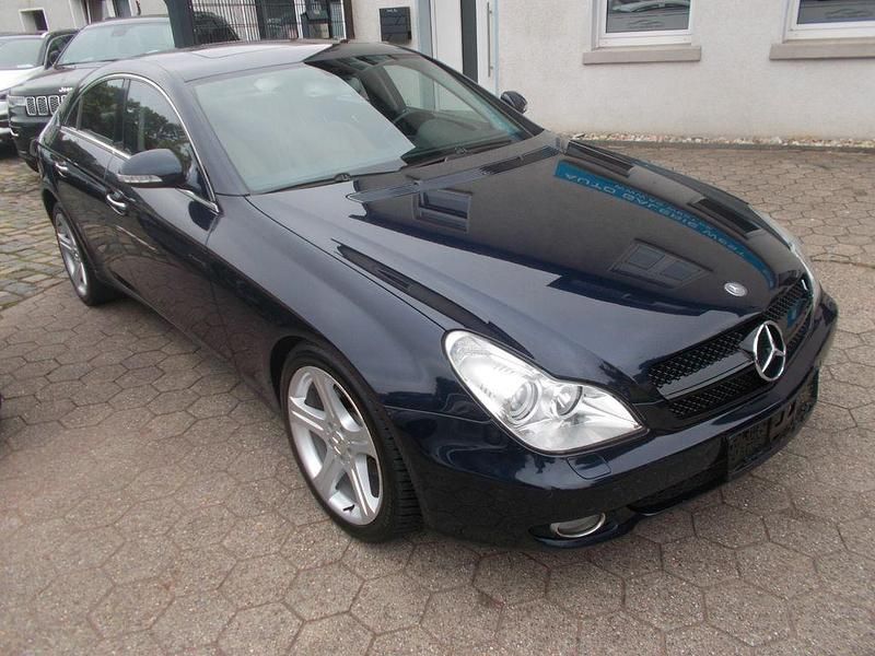 Gebraucht Mercedes CLS320 224 PS (164 kW) 2006 Tansanitblau  metalliclack Coupé