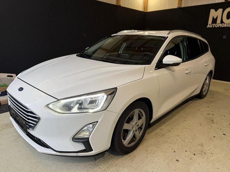 Weiß Gebraucht 2019 Ford Focus Limousine | 8.925 € (Superpreis) - Bild 1/4